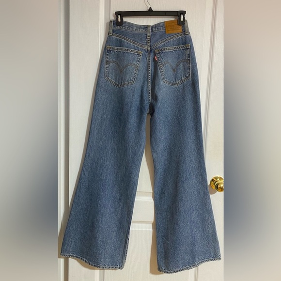 NWOT Levi’s High Loose Flare Ripped Distressed Ultra High Rise Jeans Size 27 - Picture 11 of 16